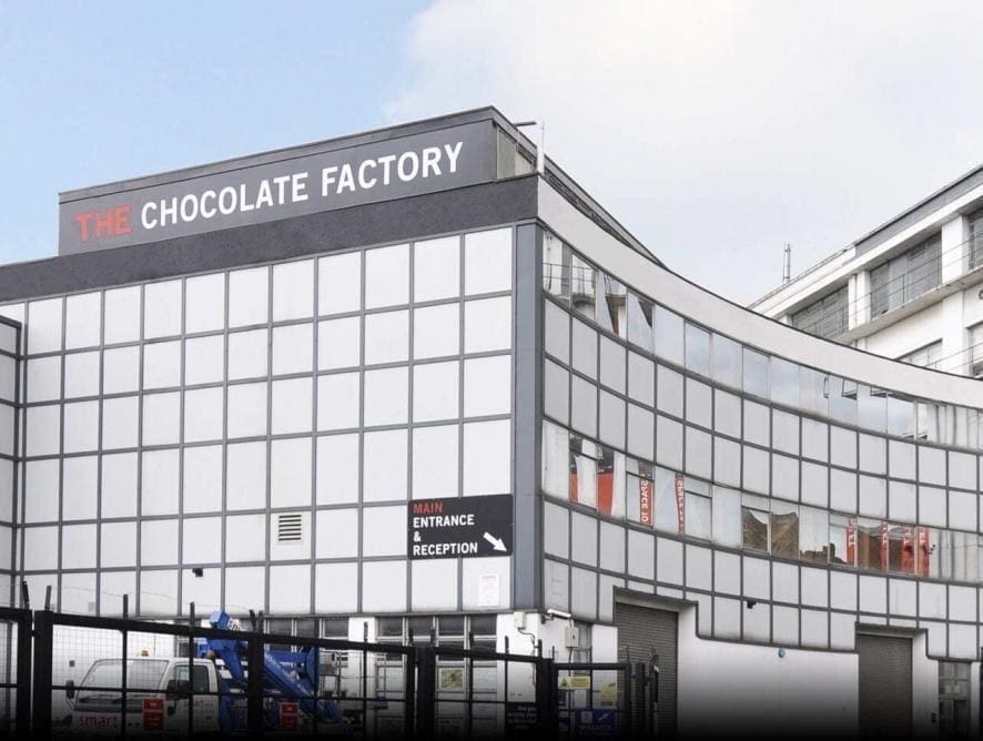 Norueguesa The Chocolate Factory supera tempo de inatividade de máquinas ao substituir peças metálicas por impressas em 3D com material de alto desempenho da Stratasys