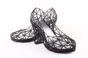 Sapato impresso em impressora 3D com detalhes vazados. Confira nosso post!