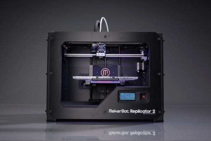 Impressora 3D da Makerbot com modelo preto. Confira nosso post agora!!